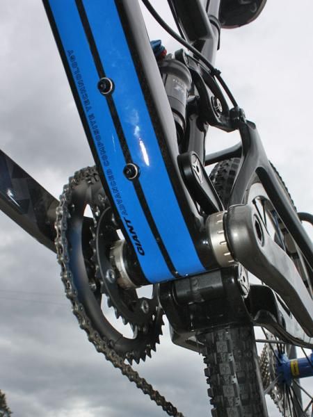 The rectangular-profile down tube spans the full width of the bottom bracket shell and measures over 200mm around.