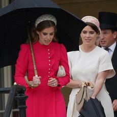 LONDON, ENGLAND - MAY 21: Princess Beatrice (C) and Princess Eugenie (in white) arrive for the Sovereign's Garden Party at Buckingham Palace on May 21, 2024 in London, England. (Photo by Yui Mok-WPA Pool/Getty Images)