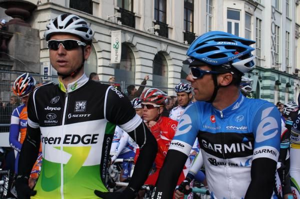 Matt Wilson and David Millar catch up at the start