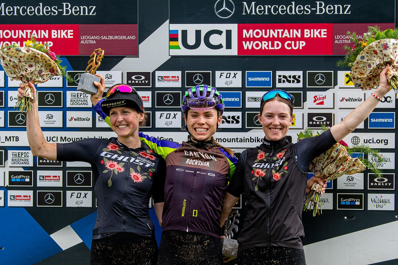 L to r: Anne Terpstra, Loana Lecomte, Caroline Bohe