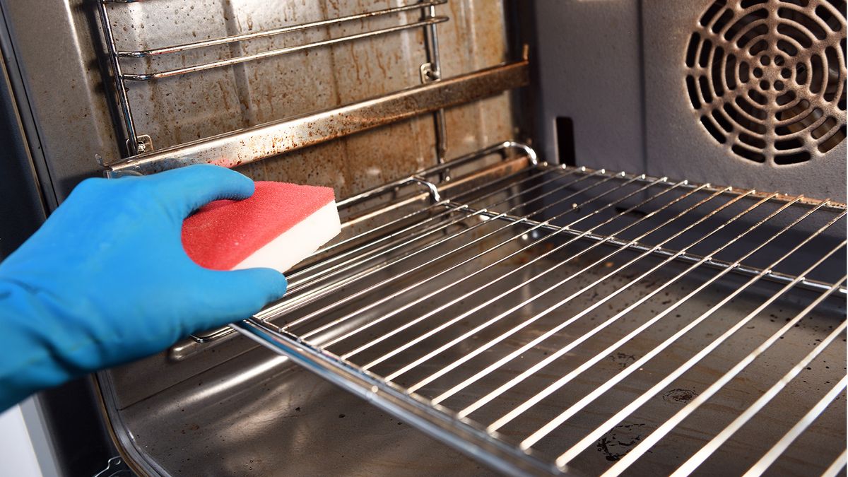 How to Clean an Oven, 3 Different Ways