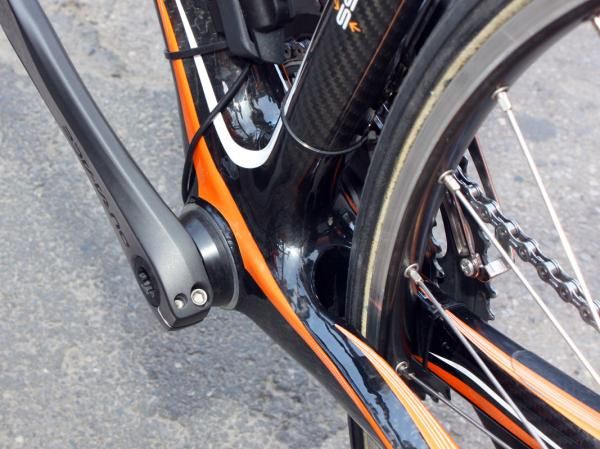 This Euskaltel-Euskadi Orbea Orca uses adapter cups (presumably from Wheels Manufacturing) to fit the Shimano Dura-Ace cranks inside the BB30 shell.