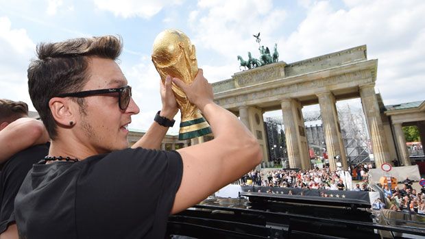 Mesut Ozil celebrates Germany&amp;#039;s World Cup triumph