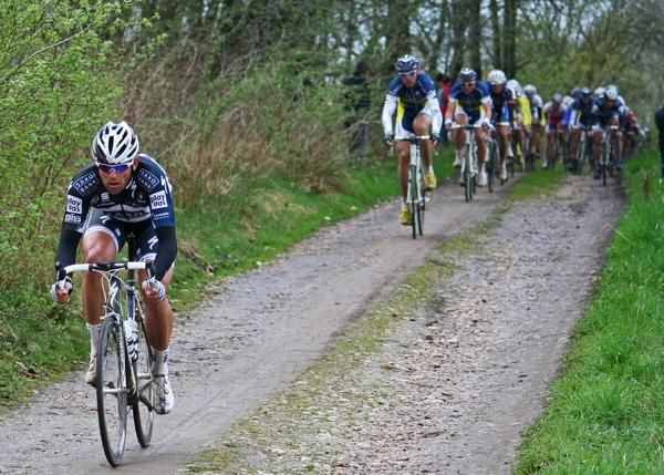 Alex Rasmussen, Team Saxo Bank pushing ahead on the 8th Gravel road