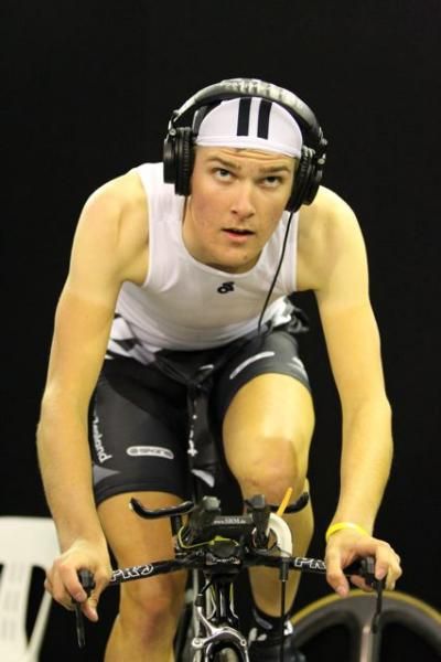 Michael Vink (New Zealand) warms up