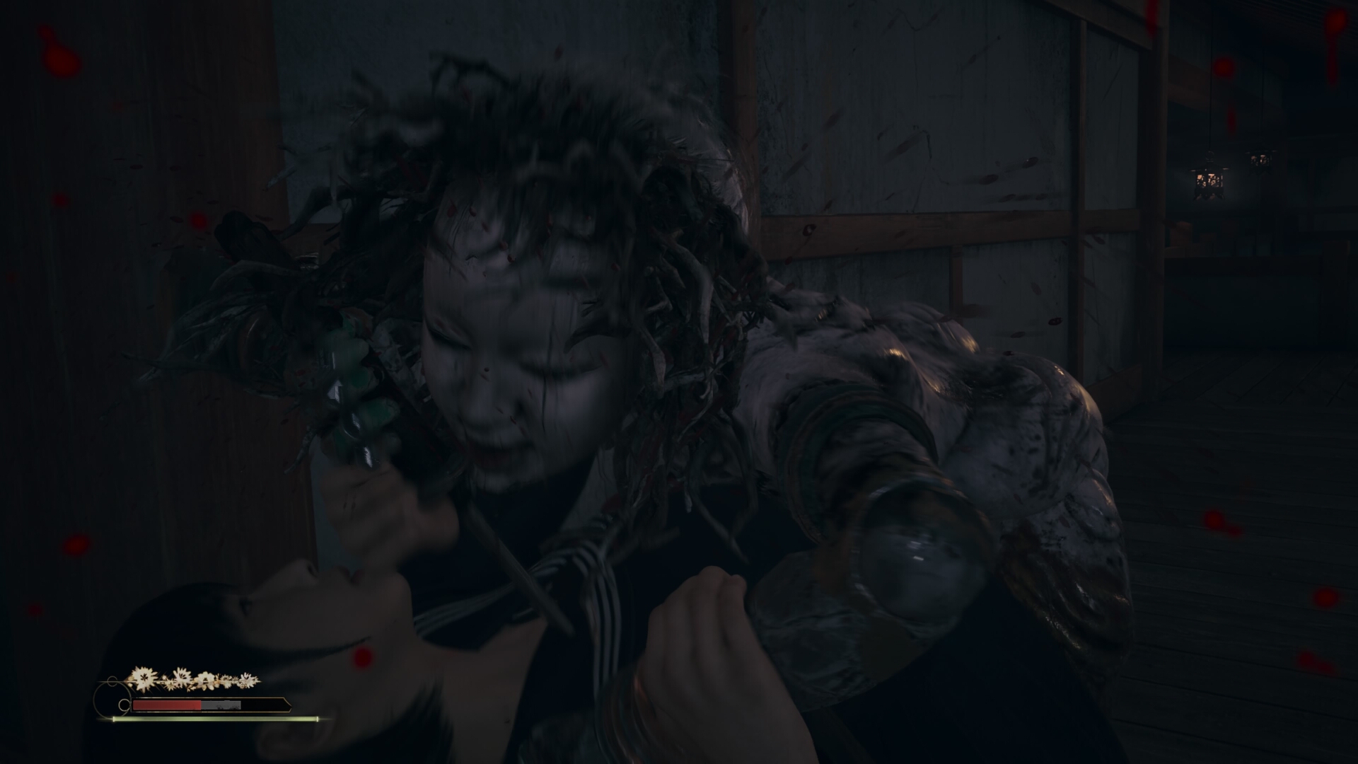 A blade enemy grabs Hinako in the dark shrine in Silent Hill f, putting an edged limb to her neck