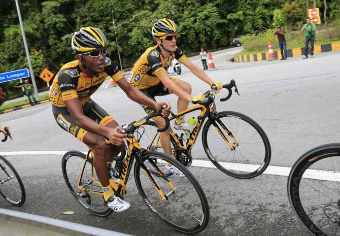 Tsgabu and Pardilla (MTN-Qhubeka) on the climb