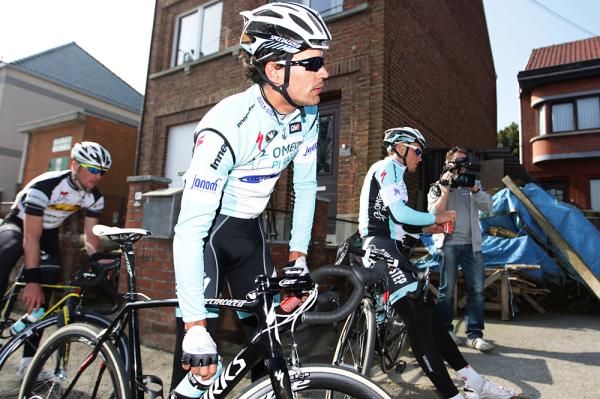 Gert Steegmans (Omega Pharma-Quickstep) stops to refuel