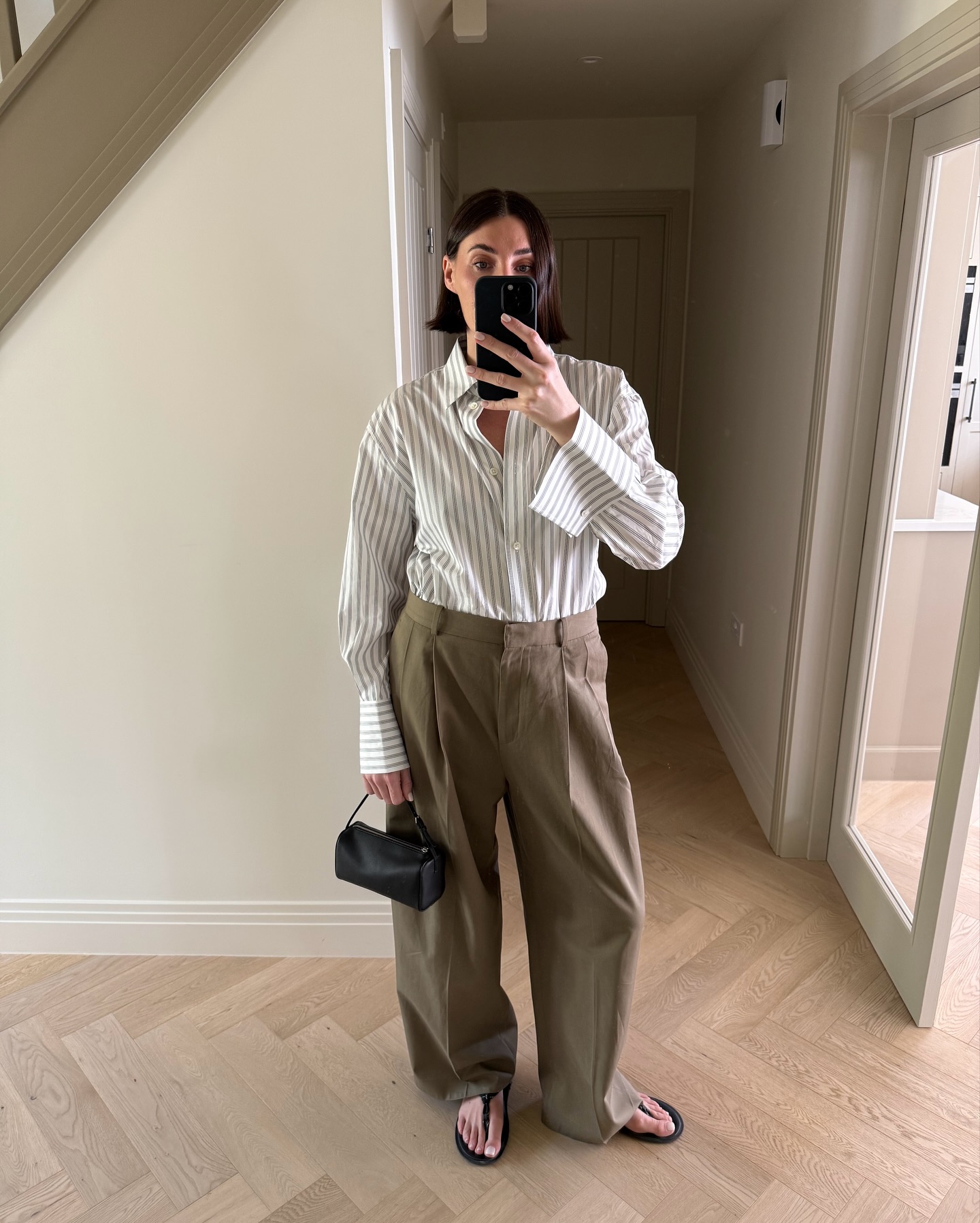Sarah Louise Blythe wears flip-flops.
