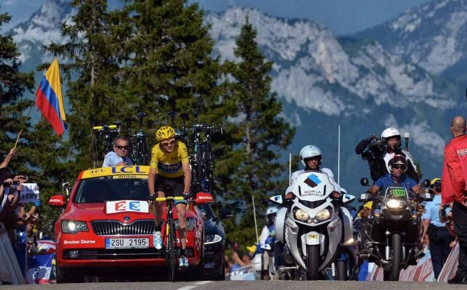 Chris Froome (Team Sky) gets ready to celebrate his Tour de France victory