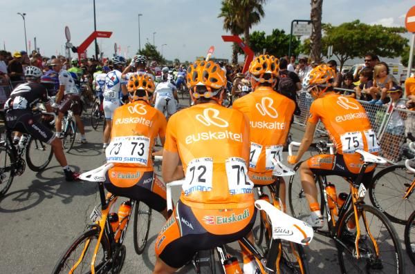 The Euskaltel-Euskadi boys ready for road. Note stage winner Igor Anton (71).