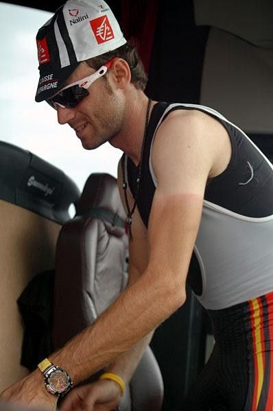 Alejandro Valverde (Caisse d'Epargne) shows off his racer's tan.