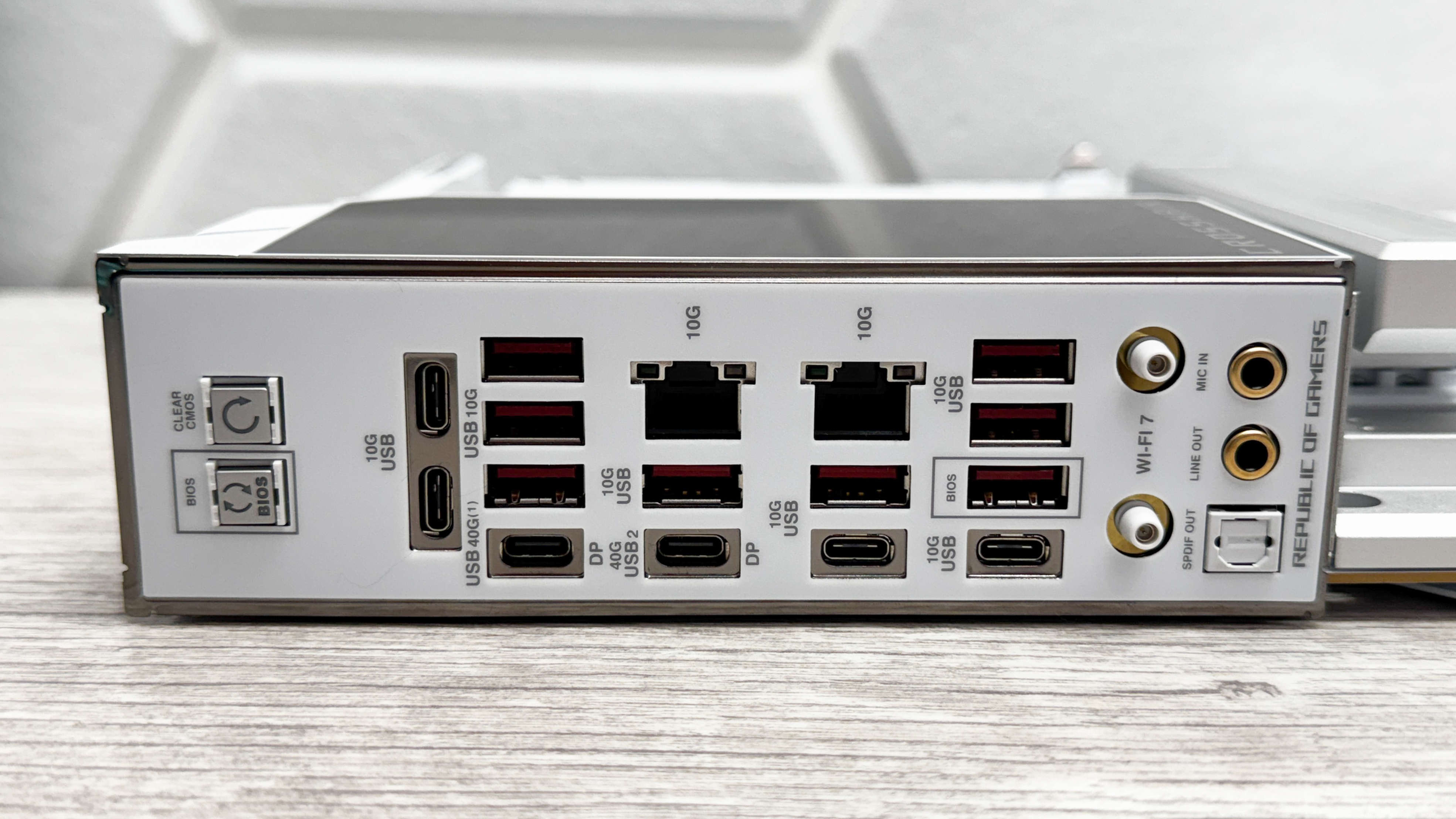 Asus ROG Crosshair X870E Glacial motherboard