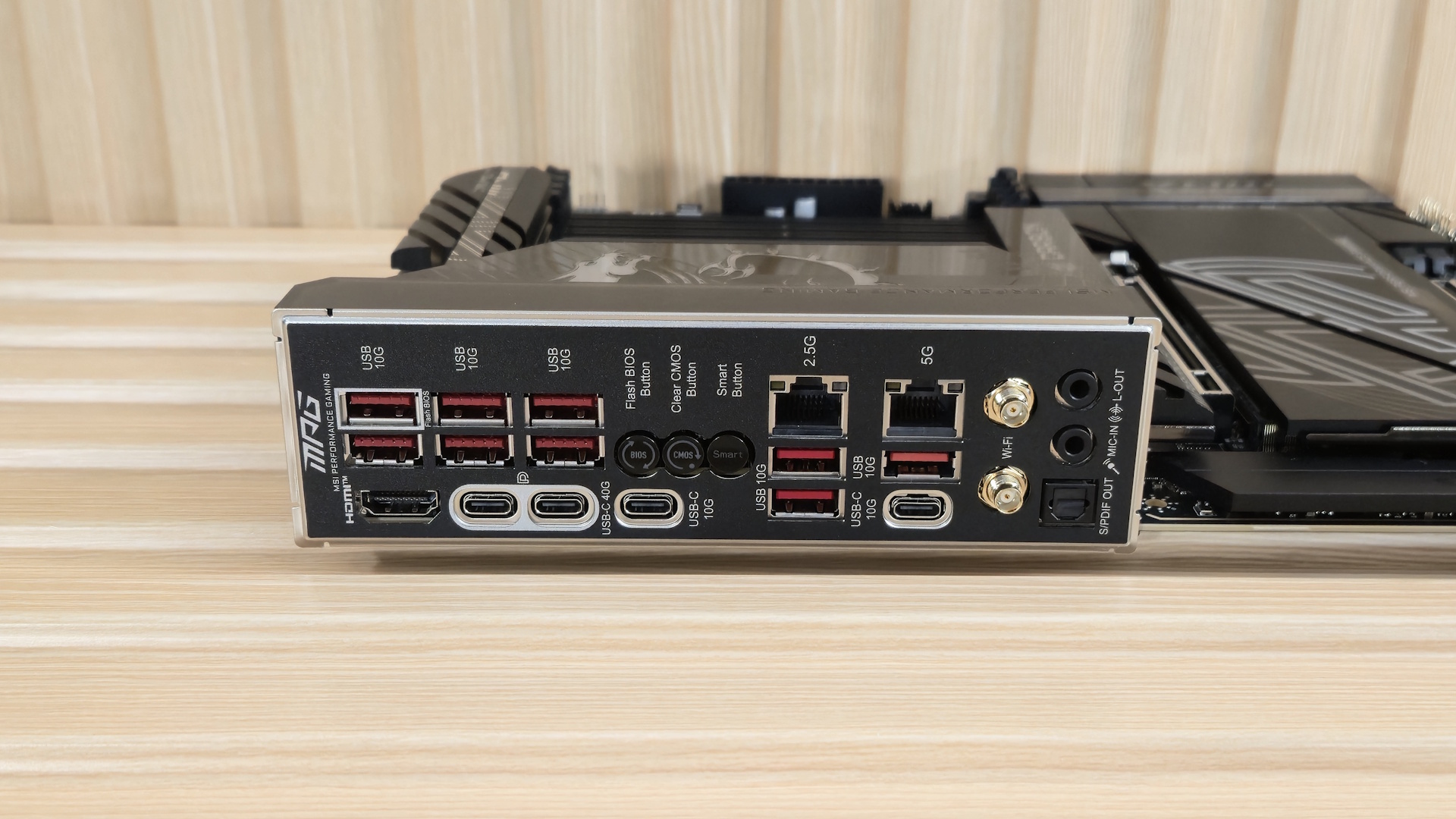 MSI X870E Carbon Max Wifi - Rear IO