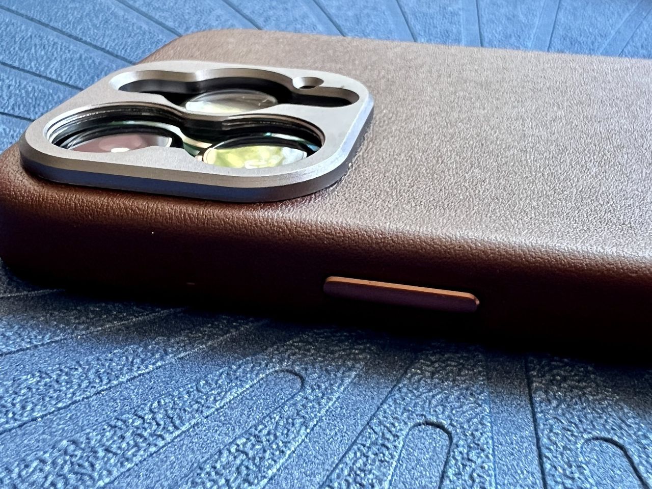 Sandmarc Pro Leather Iphone Case Magsafe 13 Pro Brown Side Button