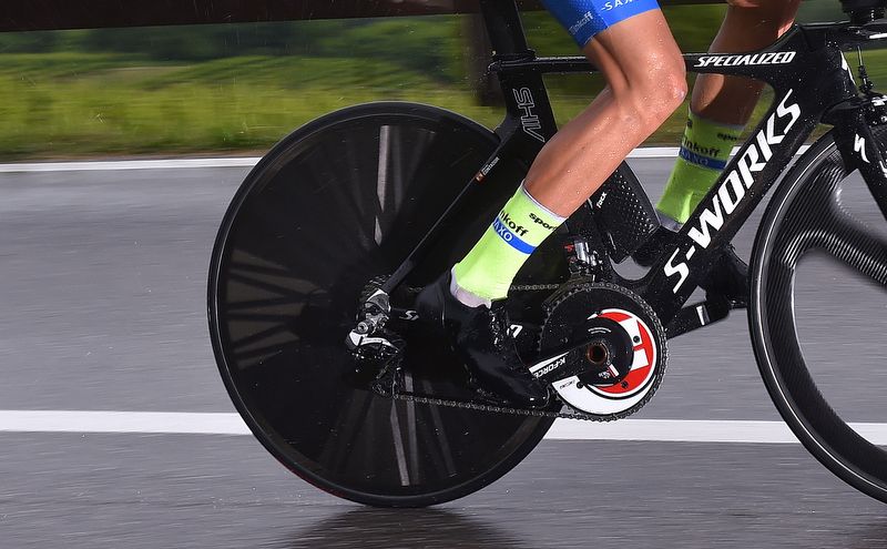 Alberto Contador wore lace shoes during the time trial