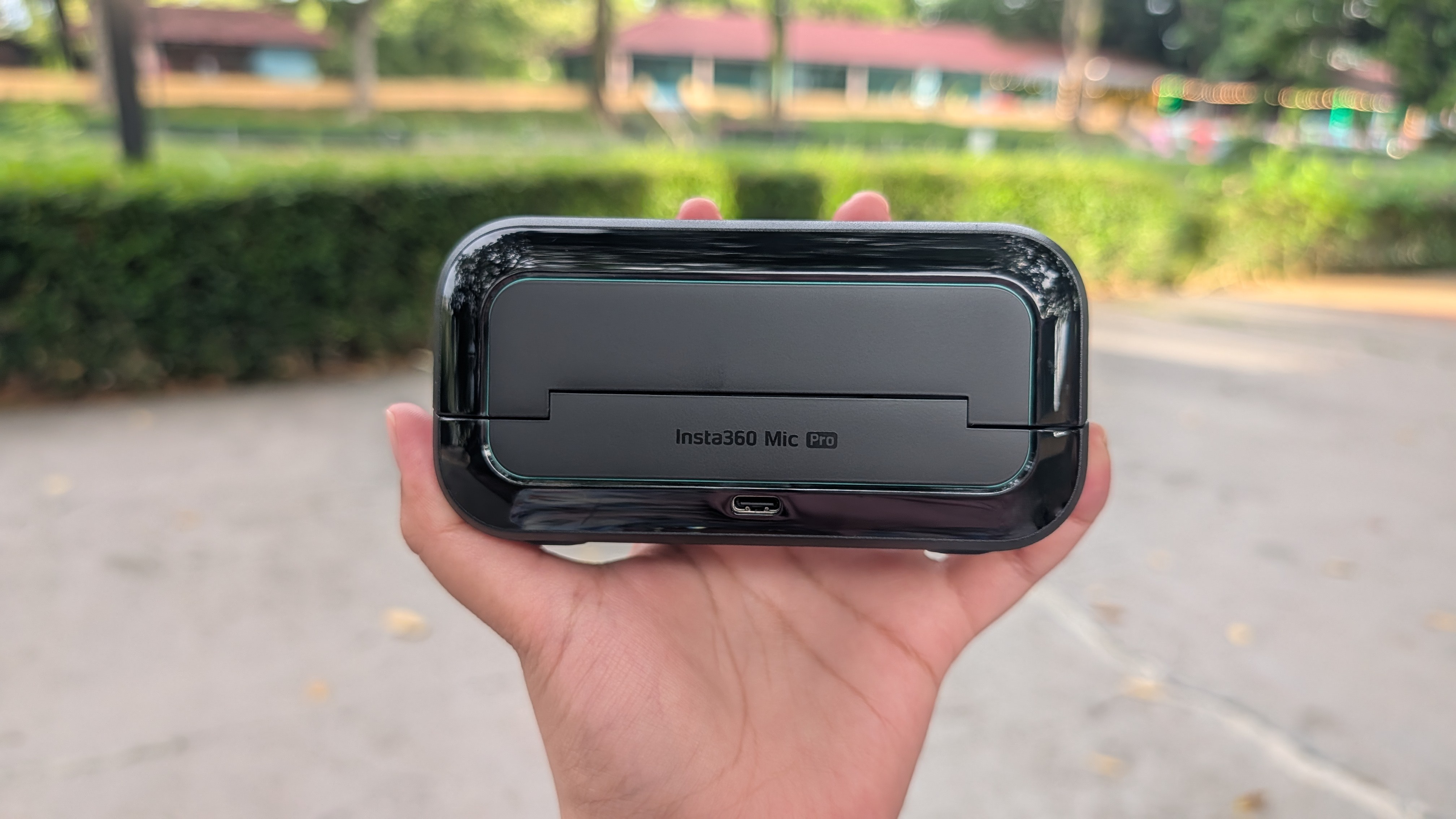 Insta360 Mic Pro mic with E Ink displays