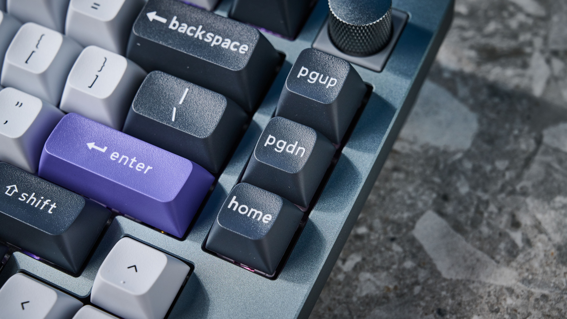 A photo of the Keychron Q1 Pro in gray aluminum with white, black and purple keycaps.