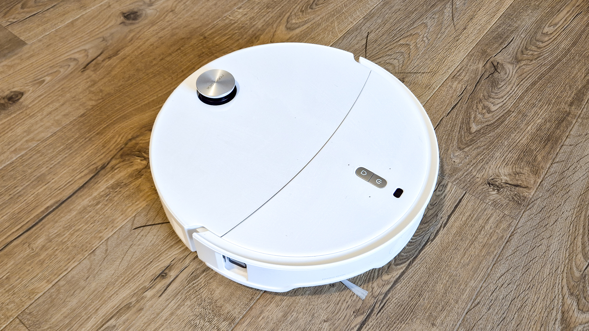 Roborock Qrevo Curv 2 Pro cleaning hardwood