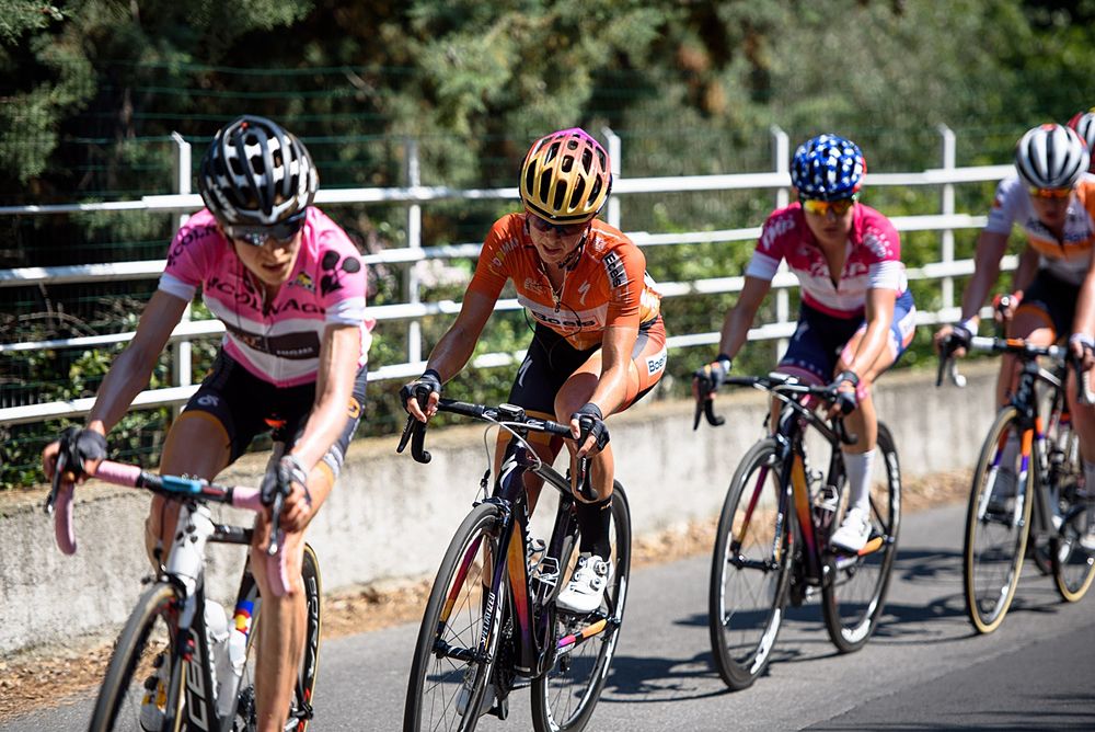 Evelyn Stevens (Boels Dolmans) takes on the final climb at Giro Rosa 2016 - Stage 6