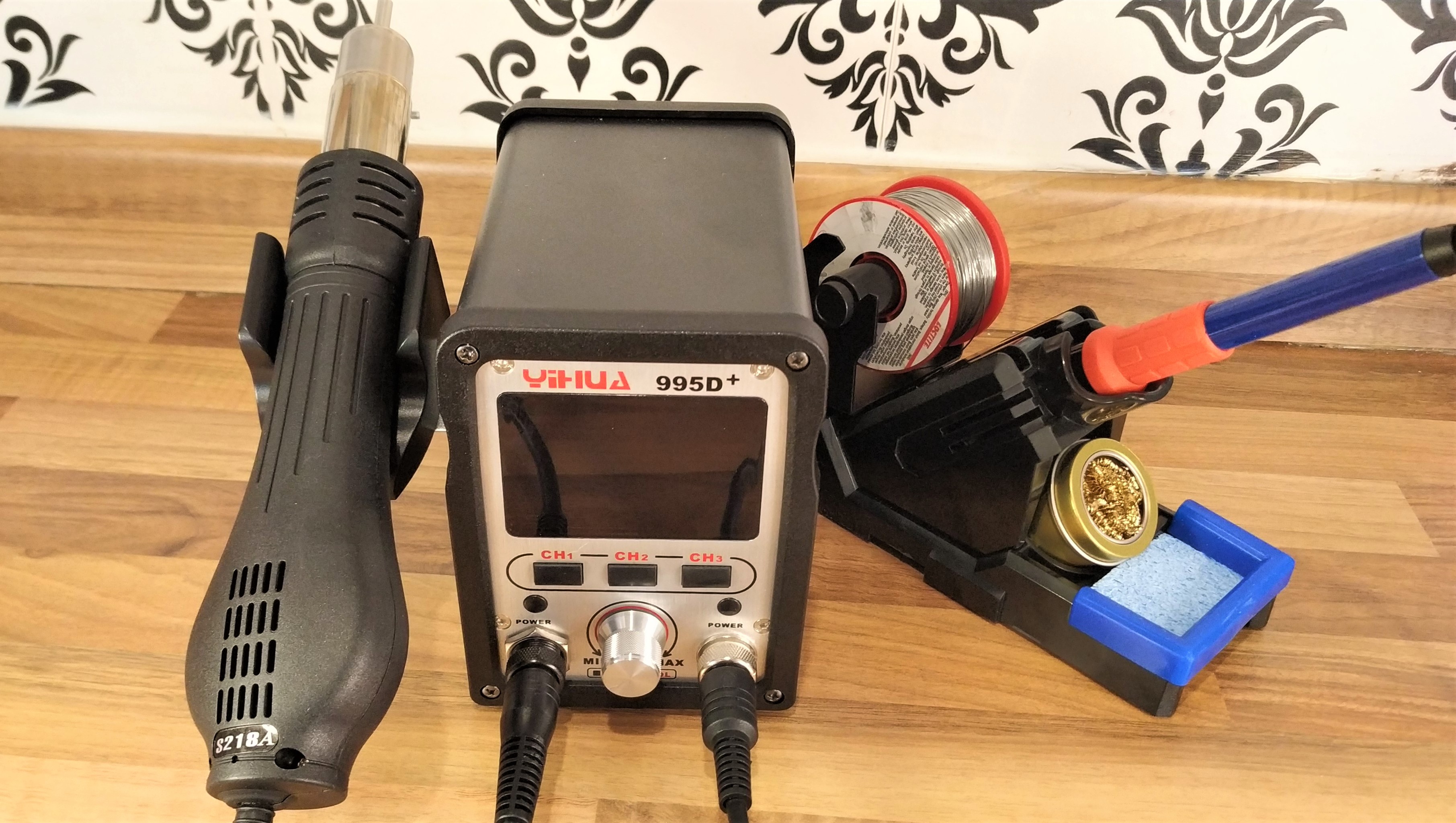 Yihua 995D+ soldering station