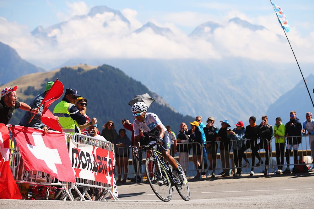 Nairo Quintana climbs to the top of Alpe d'Huez
