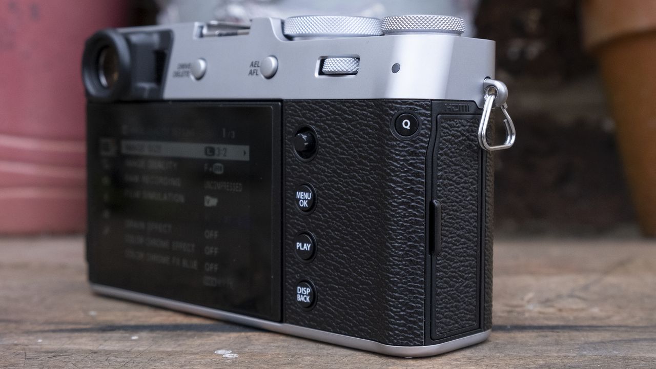 Fujifilm X100V