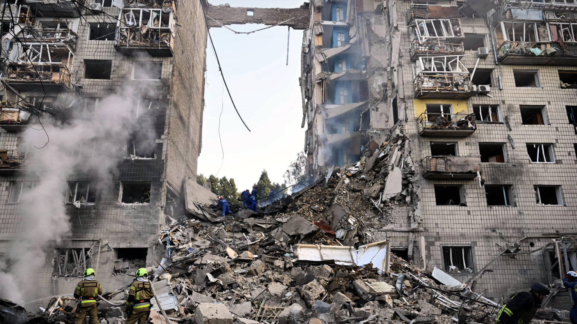 Apartment building in Kyiv destroyed in Russian airstrike