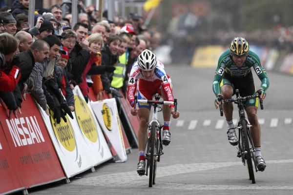Pauwels took the sprint from Nys