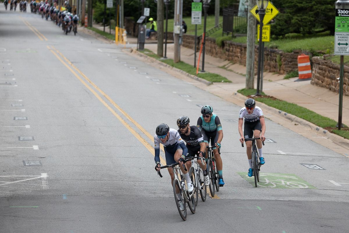 Matteo Dal-Cin (Toronto Hustle), Alec Cohen (L39ION of Los Angeles) and Brian Gomez (Best Buddies) joined Torbjorn Andre Roed (Yoeleo Test Team P/B 4Mind Project) to form a break of four.