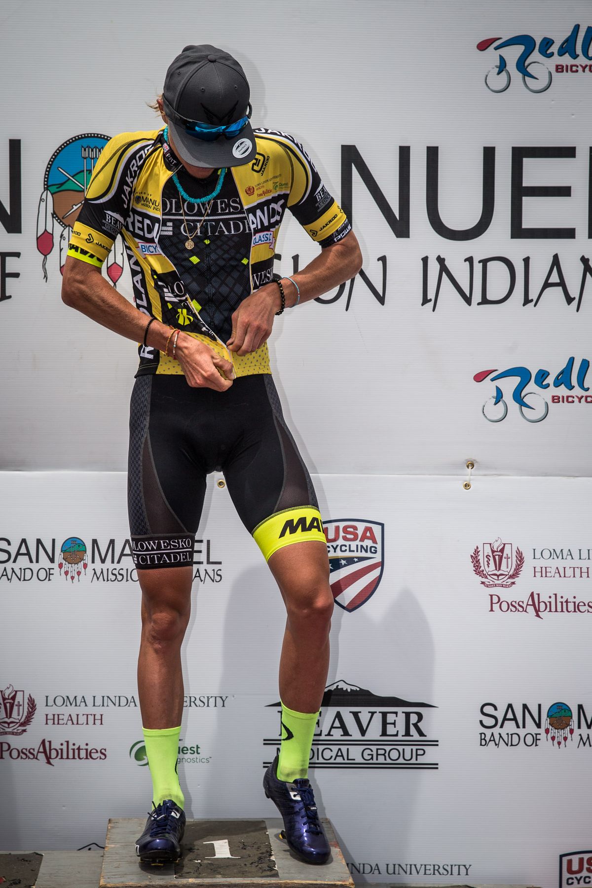 Tj Eisenhart (Holowesko) squeezed into todays yellow jersey