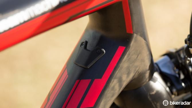 Gear cable ports go unused on this BMC Teammachine SLR01