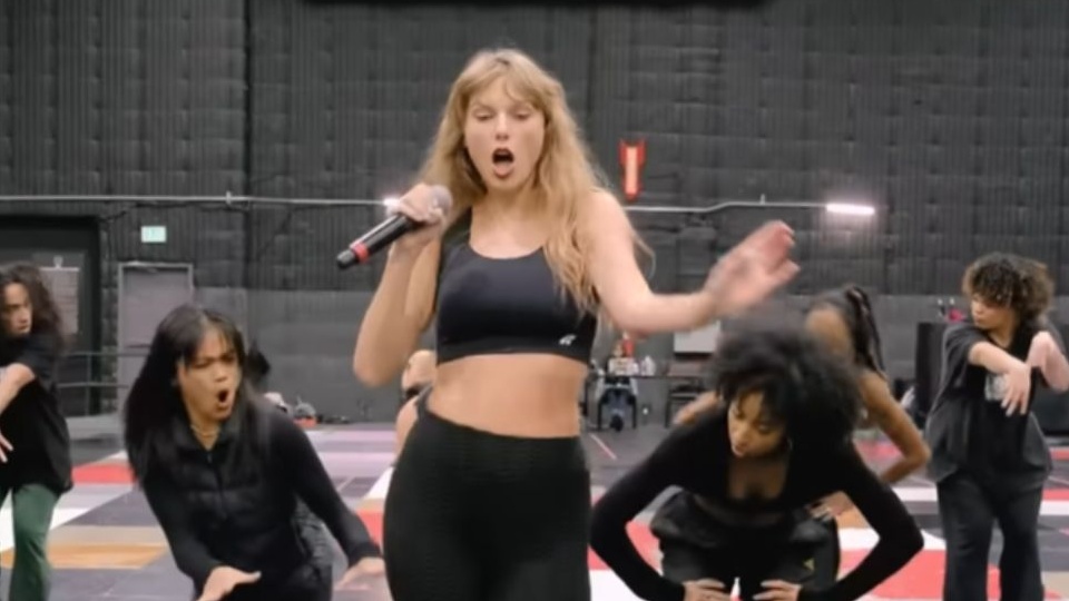 Taylor Swift wearing black Forme sports bra at rehearsals.