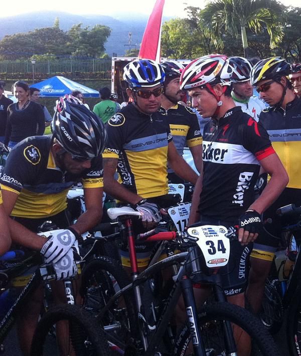 Milton Ramos (number 34) talks to teammates of eventual stage winner Luis Meijia before the start.