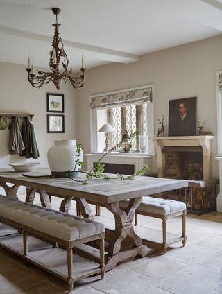 Country dining room by Sims Hilditch