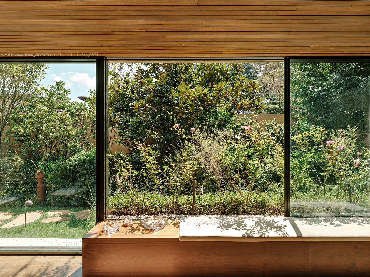 111 House _ Rodrigo Oliveira _ Isay Weinfeld, a brazilian house engulfed in greenery on all levels, nature takes over