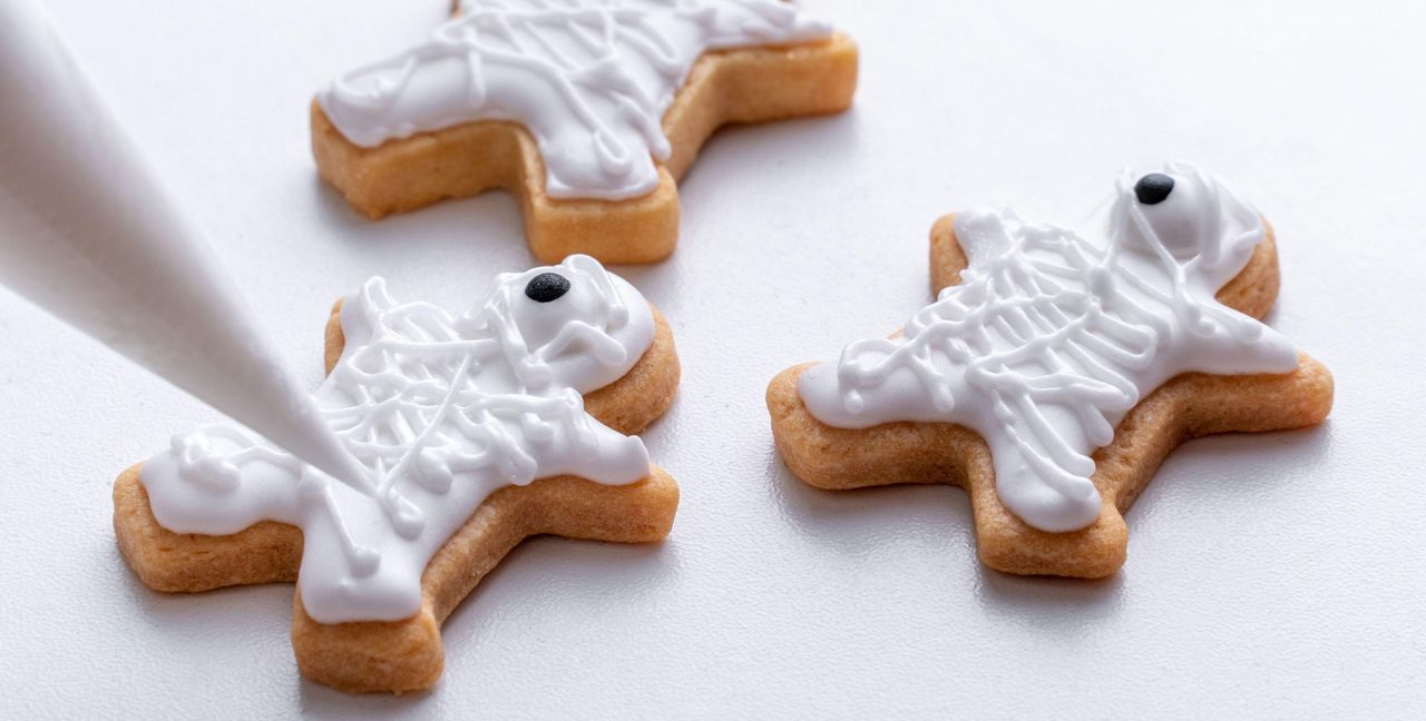 Gingerbread mummies