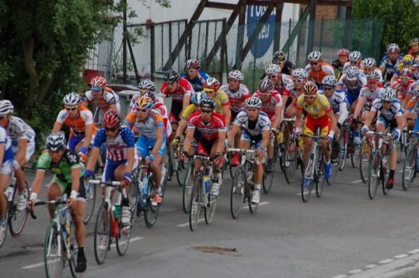 The peloton of the U23 Paris-Roubaix race