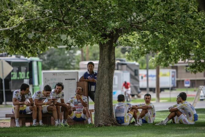 The Funvic Brasilinvest-Sao Jose Do Campos team waits under a tree for the team presentation.