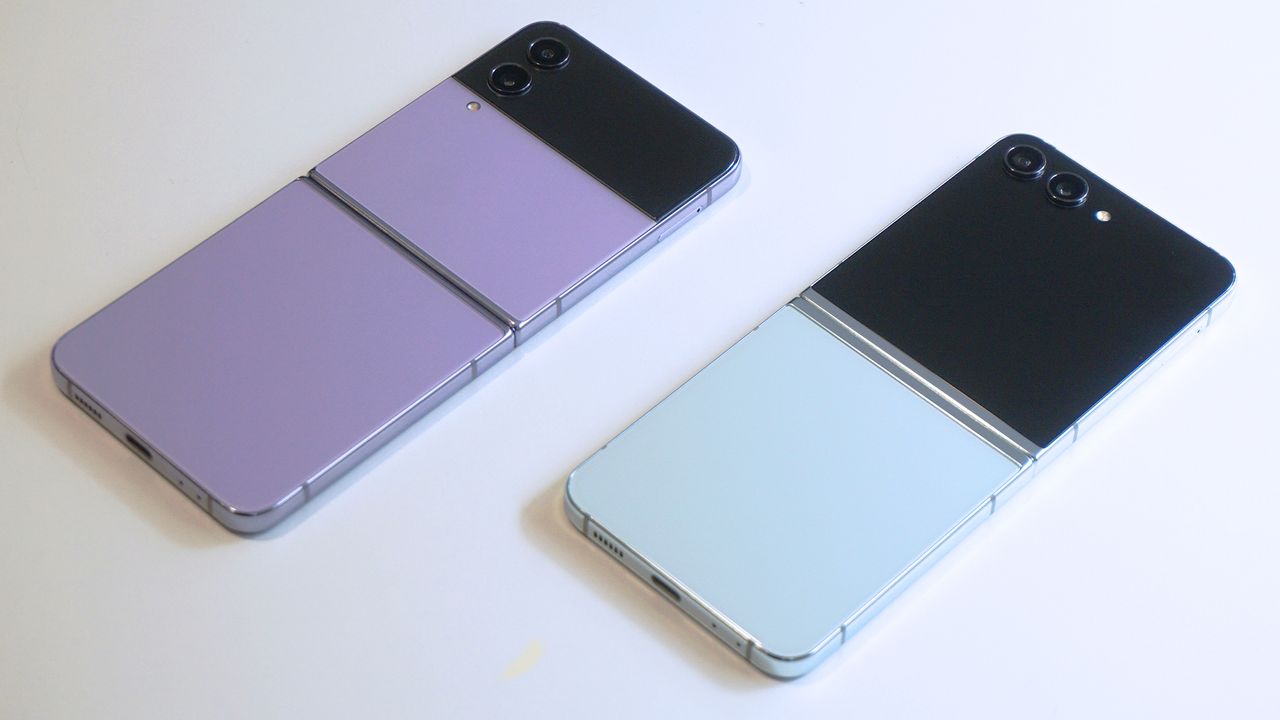 Samsung Galaxy Z Flip 4 vs Samsung Galaxy Z Flip 5 back angled open
