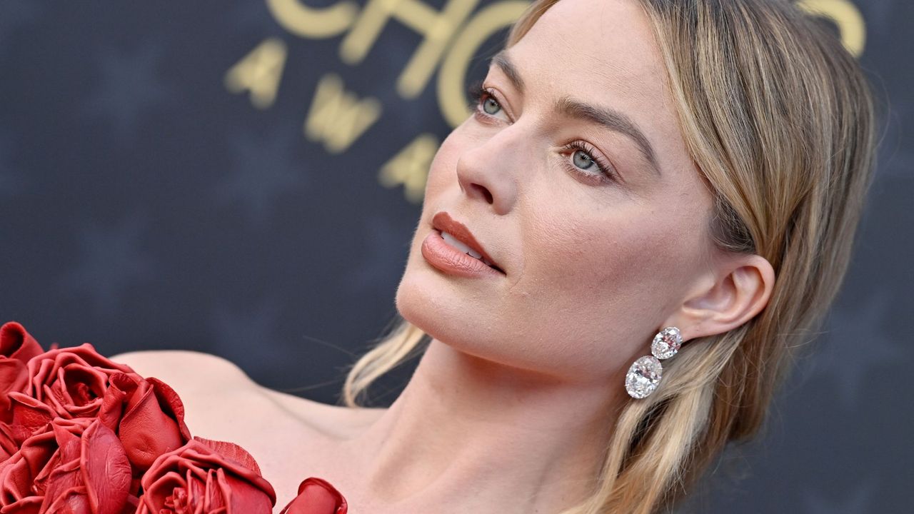 Margot Robbie at the 2024 critics choice awards