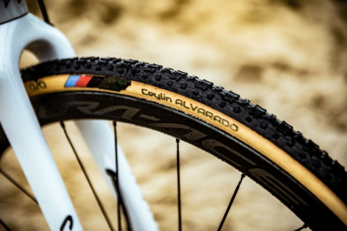 Ceylin del Carmen Alvarado's Canyon Inflite CF SLX cyclo cross bike