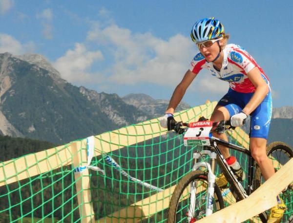 Catherine Pendrel (Luna Women's MTB) chasing Osl