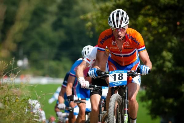 Vanhouts on the front in the Elite men's race.