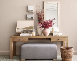 What makes Sherwin-Williams’ Realist Beige such a versatile paint? |