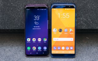 Samsung Galaxy S8 (left) and Nuu Mobile G3 (right)