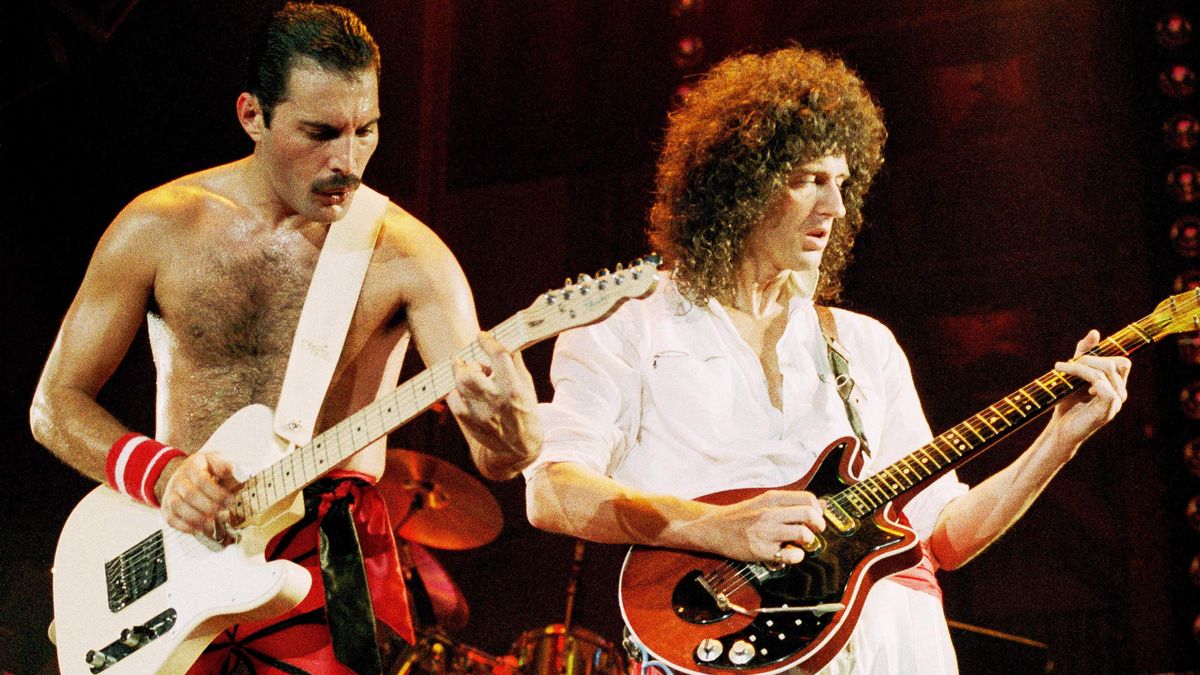 Photo of QUEEN, Freddie Mercury and Brian May performing on stage 