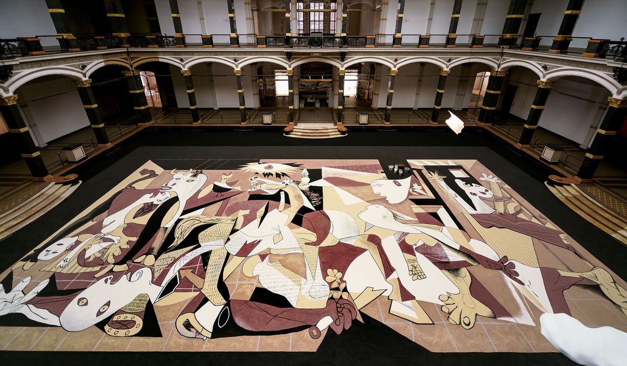 Installation view of Lee Mingwei&#039;s, Guernica in Sand, installed at Gropius Bau in Berlin 