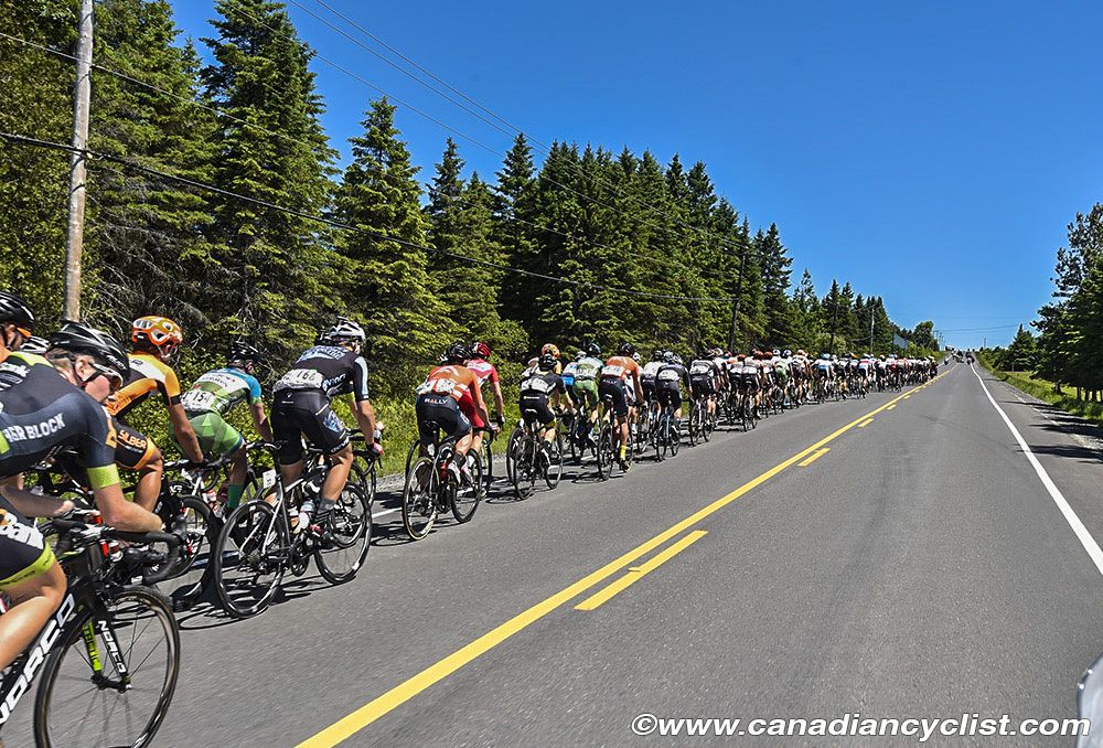 Peloton stayed together for the early kilometres