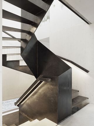 Staircase bent from a single welded fabrication